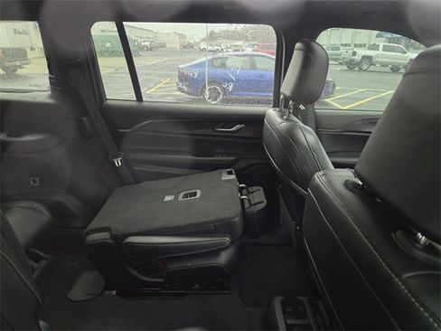 Used 2023 Jeep Grand Cherokee L Altitude image 3