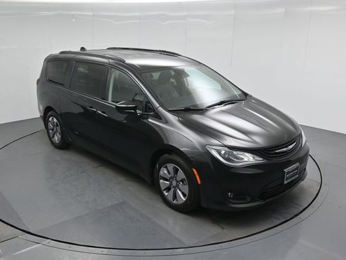 Used 2018 Chrysler Pacifica Limited w/ Advanced Safetytec Group image 38