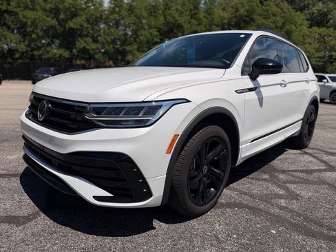 Used 2023 Volkswagen Tiguan SE R-Line AWD/4WD image 2
