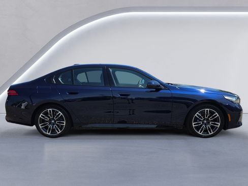 New 2027 BMW 530i xDrive w/ M Sport Package AWD/4WD image 3