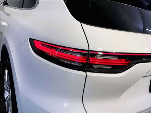 Certified 2021 Porsche Cayenne AWD/4WD image 30