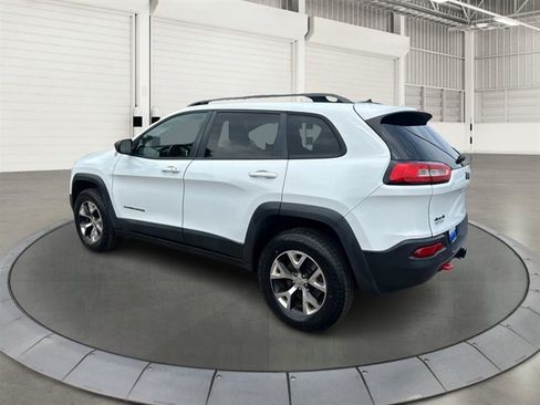Used 2014 Jeep Cherokee Trailhawk w/ Comfort/Convenience Group AWD/4WD image 2