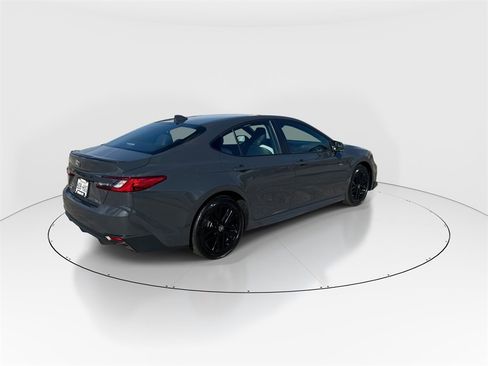 Used 2025 Toyota Camry SE image 8