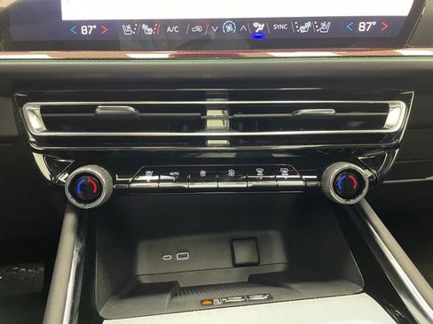 New 2026 Chevrolet Traverse RS w/ LPO, Floor Liner Package image 6