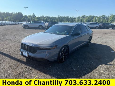 Used 2025 Honda Accord Sport image 3