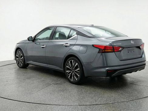 Used 2025 Nissan Altima 2.5 SV image 6