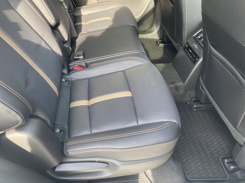 Certified 2025 MAZDA CX-70 Plug-In Hybrid w/ Premium Plus image 11