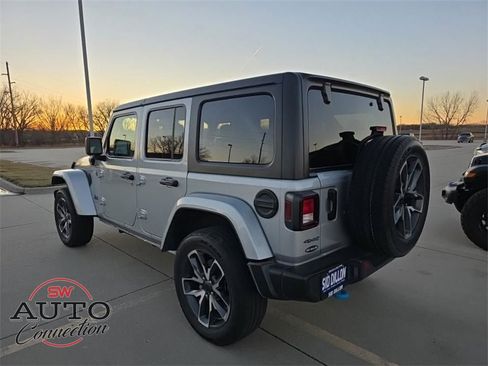 Used 2024 Jeep Wrangler Unlimited w/ Convenience Group image 6