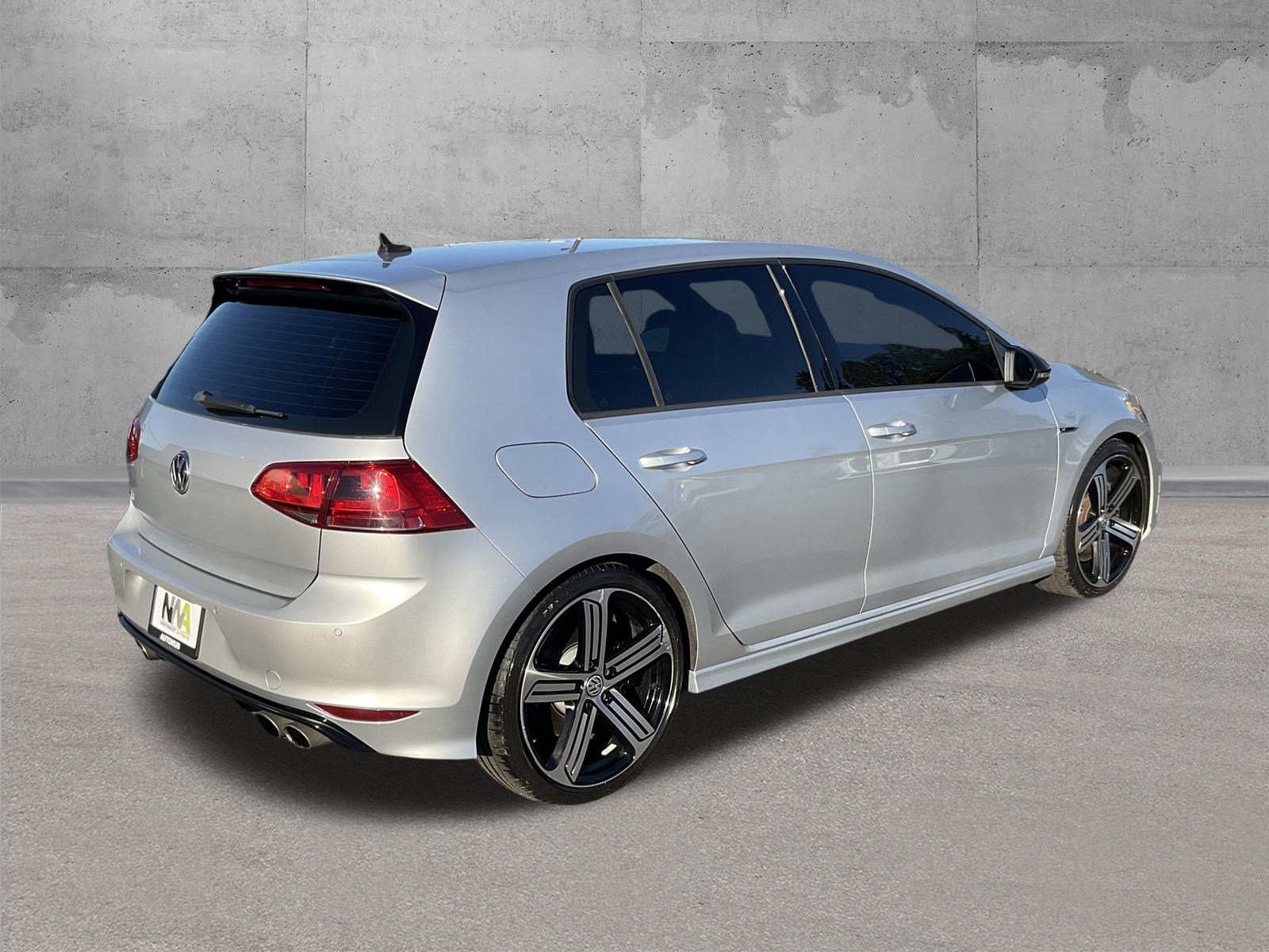 Used 2017 Volkswagen Golf R 4-Door AWD/4WD image 3