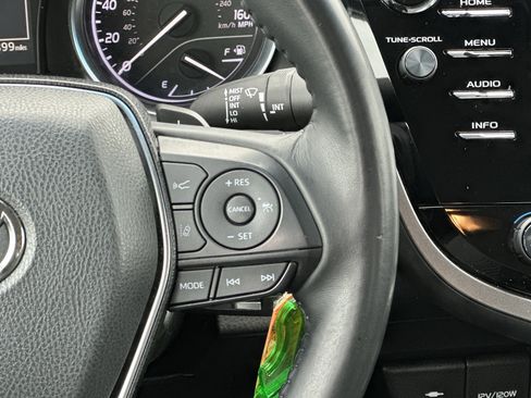 Used 2018 Toyota Camry SE image 25