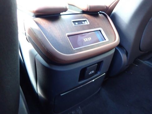 New 2025 Lincoln Navigator Reserve image 18