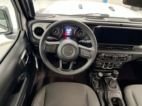 Used 2025 Jeep Wrangler Unlimited Sport AWD/4WD image 11