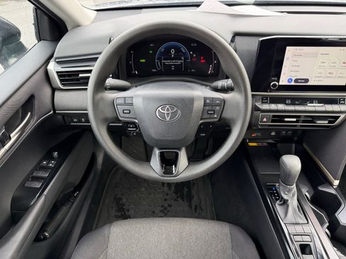 Used 2025 Toyota Camry LE FWD image 14
