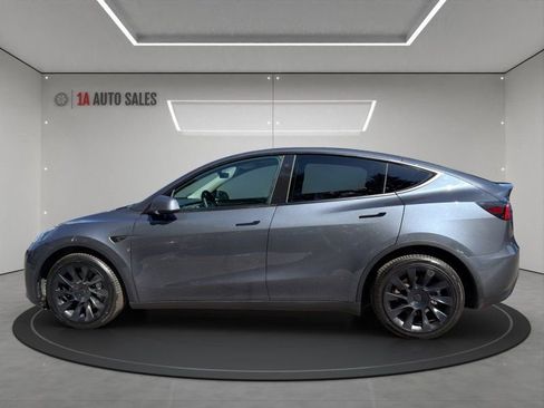 Used 2023 Tesla Model Y AWD image 2