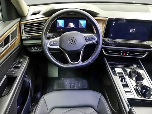 Used 2025 Volkswagen Atlas SE AWD/4WD image 13