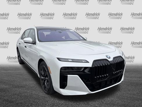 Used 2023 BMW 760i xDrive w/ Executive Package image 2