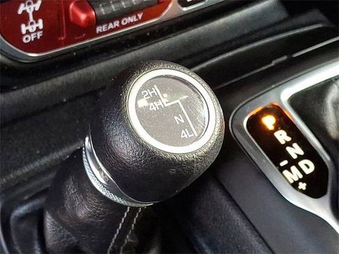 Used 2024 Jeep Wrangler Rubicon image 24