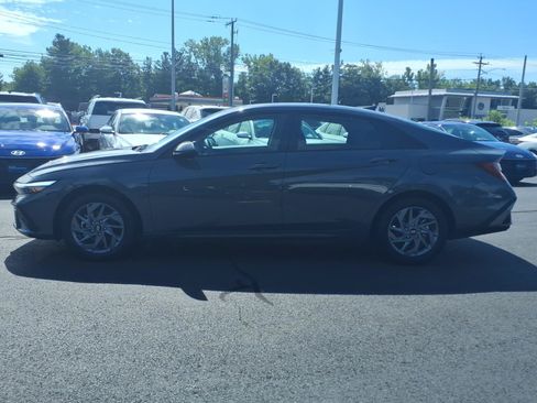 Used 2026 Hyundai Elantra Hybrid FWD image 8