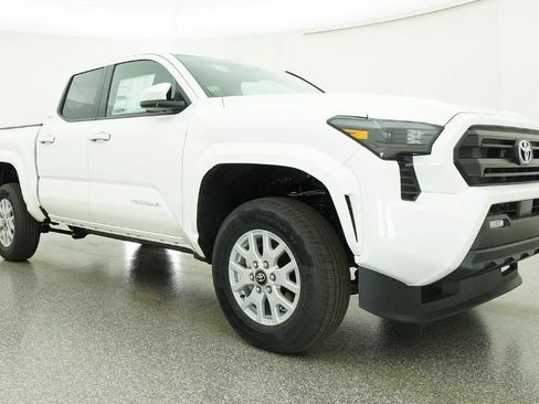New 2026 Toyota Tacoma SR5 AWD/4WD image 18