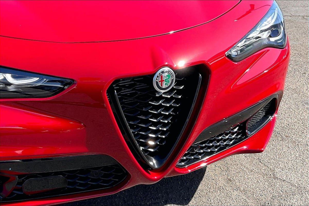 Used 2025 Alfa Romeo Stelvio Sprint AWD/4WD image 29