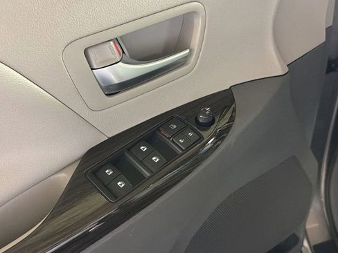 Used 2020 Toyota Sienna XLE image 18