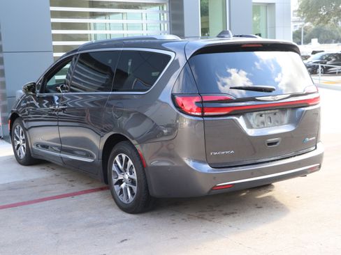 Used 2022 Chrysler Pacifica Pinnacle image 13