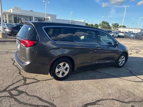 Used 2018 Chrysler Pacifica Touring Plus FWD image 4