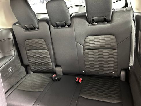 Used 2025 Nissan Pathfinder SV image 20