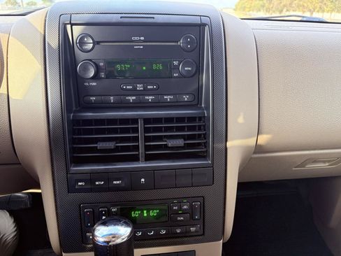Used 2007 Ford Explorer Sport Trac Limited RWD image 47