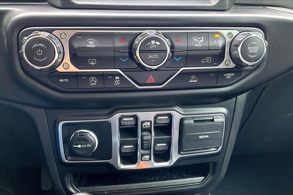 Used 2023 Jeep Wrangler Unlimited Sahara AWD/4WD image 16