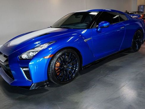 Used 2020 Nissan GT-R Premium image 5