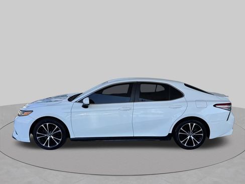 Used 2018 Toyota Camry SE FWD image 5