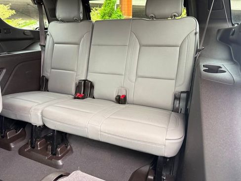 Used 2023 GMC Yukon SLT AWD/4WD image 27