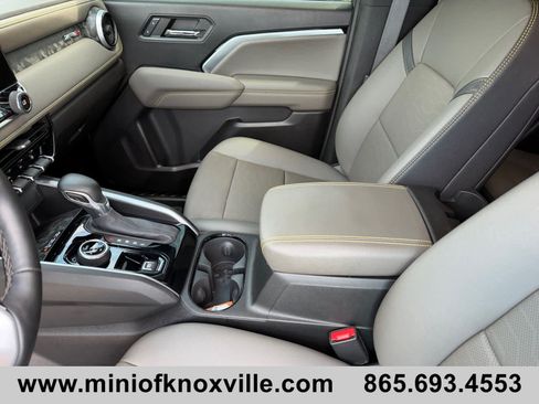 Used 2024 Chevrolet Colorado ZR2 w/ ZR2 Convenience Package III AWD/4WD image 12