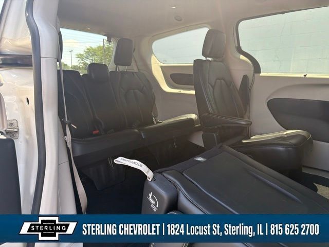 Used 2023 Chrysler Pacifica Touring-L FWD image 25