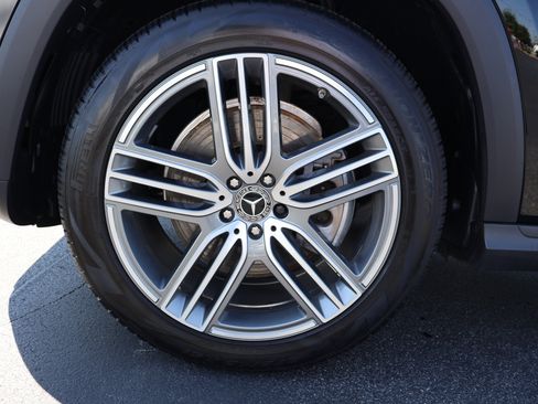 Certified 2025 Mercedes-Benz GLS 450 4MATIC image 9