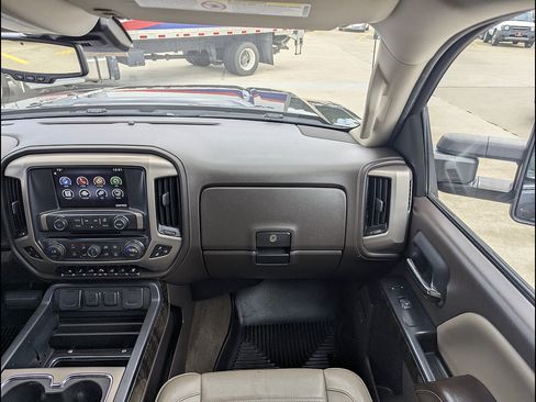 Used 2015 GMC Sierra 2500 Denali w/ Duramax Plus Package AWD/4WD image 4
