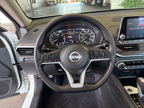 Used 2025 Nissan Altima 2.5 SV FWD image 29