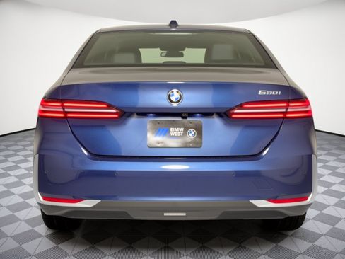 Used 2026 BMW 530i RWD image 10