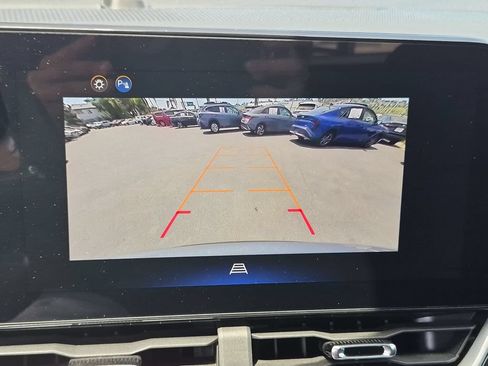Used 2025 Chevrolet Equinox LT FWD image 18