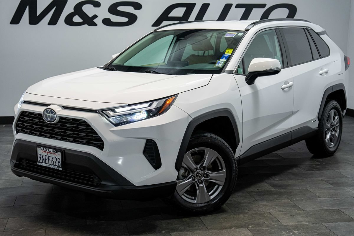 Used 2024 Toyota RAV4 LE AWD/4WD image 2