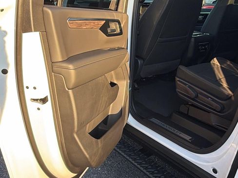 New 2026 Chevrolet Suburban Z71 w/ Comfort Package AWD/4WD image 18