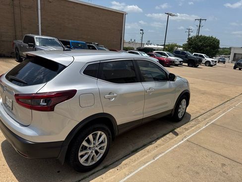 Used 2022 Nissan Rogue Sport S FWD image 4