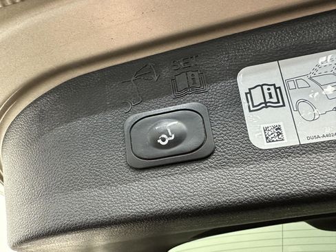 Used 2017 Ford Escape Titanium AWD/4WD image 27