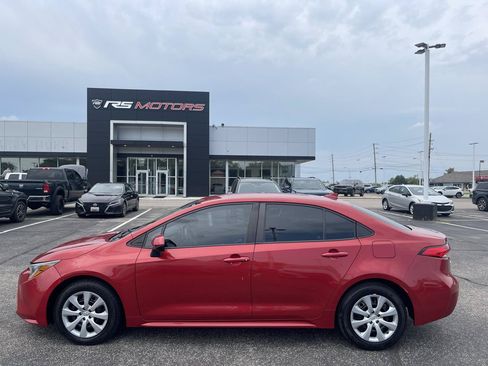 Used 2021 Toyota Corolla LE FWD image 16