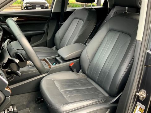 Used 2020 Audi Q5 Premium w/ Convenience Package image 8