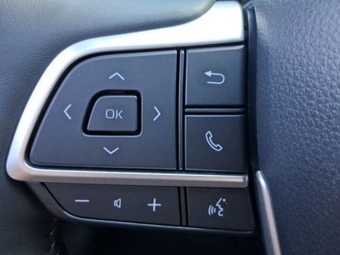 New 2026 Toyota Highlander Platinum AWD/4WD image 17