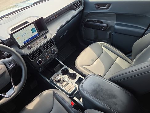 Used 2023 Ford Maverick Lariat w/ Lariat Luxury Package FWD image 12