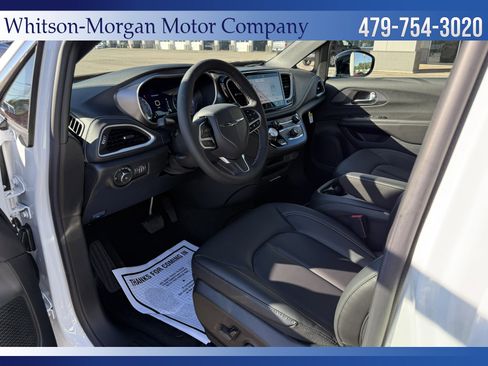 New 2026 Chrysler Pacifica Select image 14