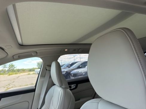New 2026 Volvo XC60 T8 Ultra w/ Protection Package Premier AWD/4WD image 11